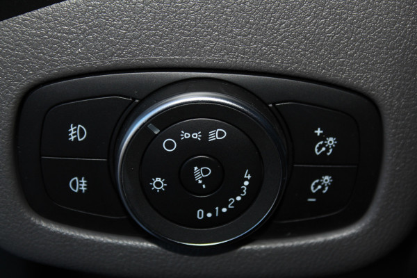 Ford Transit Connect 1.0-100pk Ecoboost Lengte 2 Trend. Dames, heren ondernemers èn particulieren LET OP, UNIEK: 100pk benzine uitv. ! Airco, beklede laadruimte, schuifdeur re., spiegels verwarmb., telefoonvoorb., pdc achter, 4x all season banden etc.