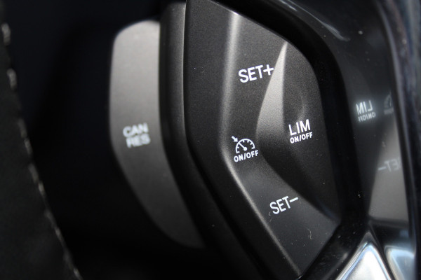 Ford Transit Connect 1.0-100pk Ecoboost Lengte 2 Trend. Dames, heren ondernemers èn particulieren LET OP, UNIEK: 100pk benzine uitv. ! Airco, beklede laadruimte, schuifdeur re., spiegels verwarmb., telefoonvoorb., pdc achter, 4x all season banden etc.