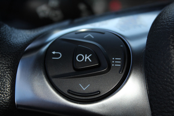 Ford Transit Connect 1.0-100pk Ecoboost Lengte 2 Trend. Dames, heren ondernemers èn particulieren LET OP, UNIEK: 100pk benzine uitv. ! Airco, beklede laadruimte, schuifdeur re., spiegels verwarmb., telefoonvoorb., pdc achter, 4x all season banden etc.