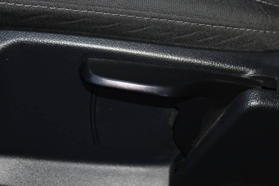 Ford Transit Connect 1.0-100pk Ecoboost Lengte 2 Trend. Dames, heren ondernemers èn particulieren LET OP, UNIEK: 100pk benzine uitv. ! Airco, beklede laadruimte, schuifdeur re., spiegels verwarmb., telefoonvoorb., pdc achter, 4x all season banden etc.