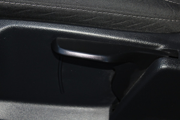 Ford Transit Connect 1.0-100pk Ecoboost Lengte 2 Trend. Dames, heren ondernemers èn particulieren LET OP, UNIEK: 100pk benzine uitv. ! Airco, beklede laadruimte, schuifdeur re., spiegels verwarmb., telefoonvoorb., pdc achter, 4x all season banden etc.