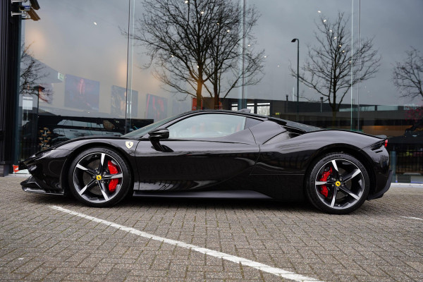 Ferrari SF90 Stradale 4.0 V8 / Carbon Interieur + Exterieur / Lifting