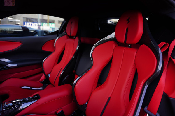 Ferrari SF90 Stradale 4.0 V8 / Carbon Interieur + Exterieur / Lifting