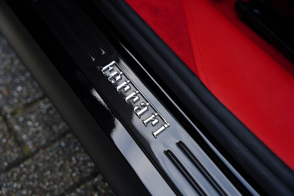 Ferrari SF90 Stradale 4.0 V8 / Carbon Interieur + Exterieur / Lifting
