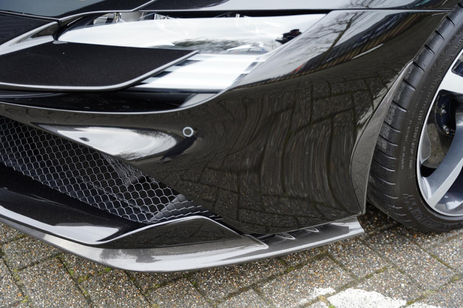 Ferrari SF90 Stradale 4.0 V8 / Carbon Interieur + Exterieur / Lifting