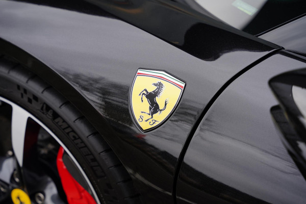 Ferrari SF90 Stradale 4.0 V8 / Carbon Interieur + Exterieur / Lifting