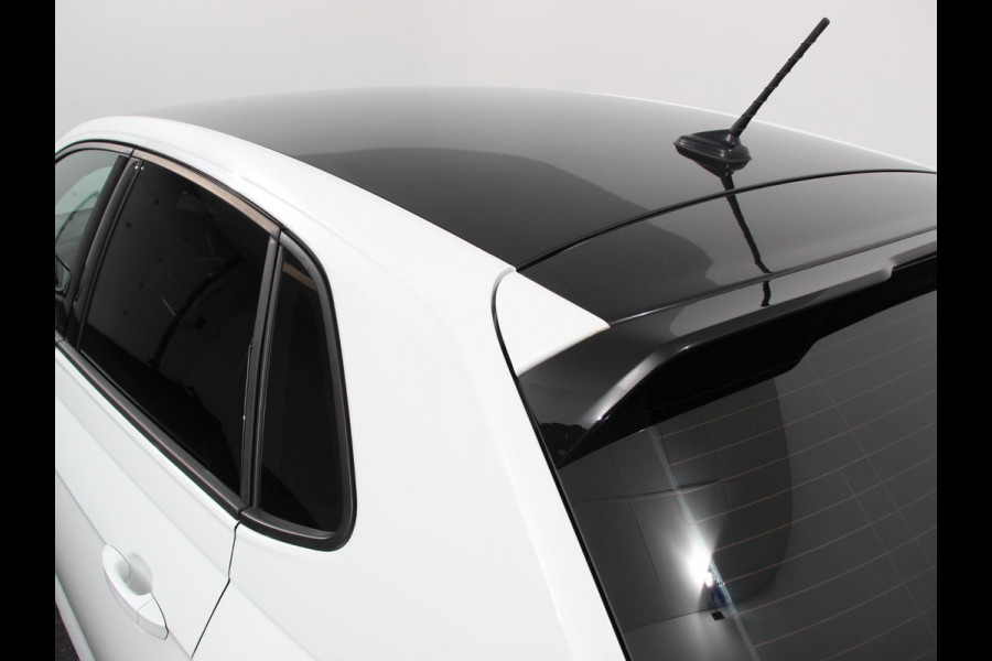 Volkswagen Polo 1.0 TSI R-Line DSG Navigatie App Connect Climate Control DAB LED Parkeer sensoren Cruise control adaptive Lichtmetalen velgen