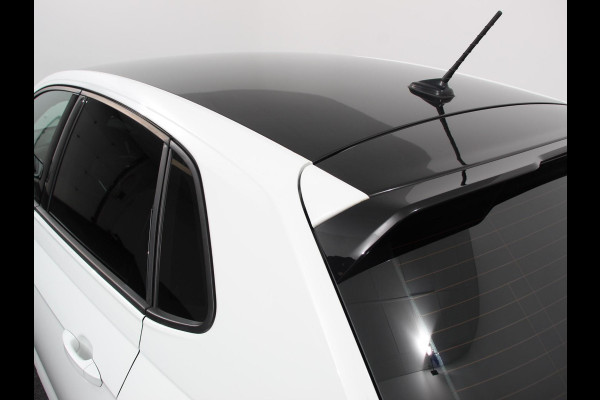 Volkswagen Polo 1.0 TSI R-Line DSG Navigatie App Connect Climate Control DAB LED Parkeer sensoren Cruise control adaptive Lichtmetalen velgen