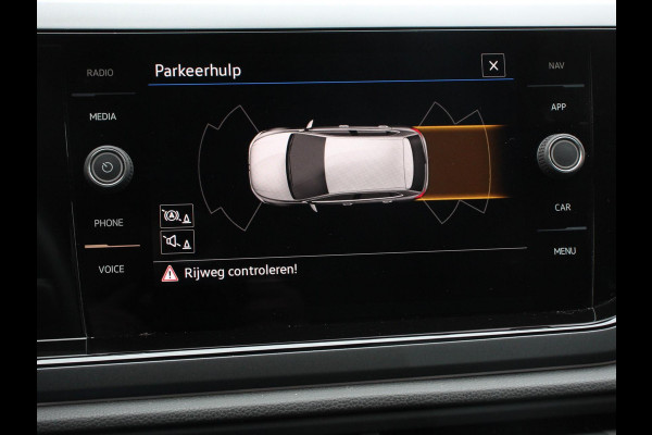 Volkswagen Polo 1.0 TSI R-Line DSG Navigatie App Connect Climate Control DAB LED Parkeer sensoren Cruise control adaptive Lichtmetalen velgen