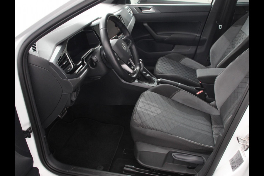Volkswagen Polo 1.0 TSI R-Line DSG Navigatie App Connect Climate Control DAB LED Parkeer sensoren Cruise control adaptive Lichtmetalen velgen