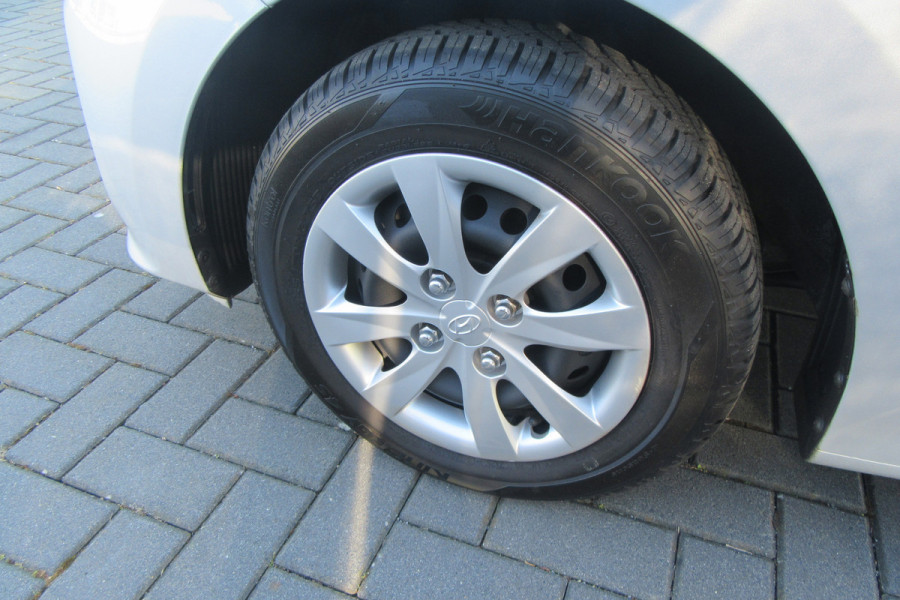 Hyundai i10 1.0i i-Motion, Airco, 4 Seizoenenbanden
