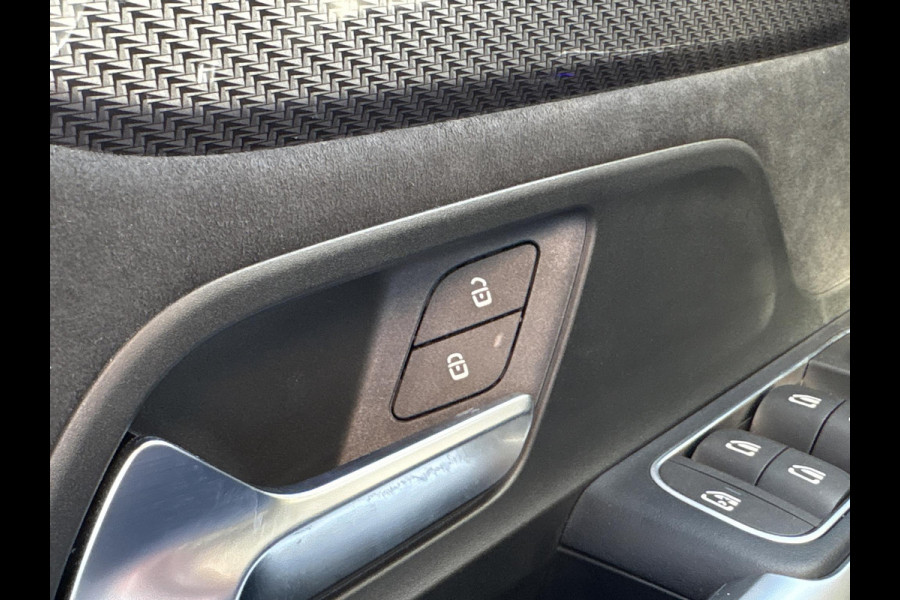 Mercedes-Benz B-Klasse 250 e Star Edition AMG Line | PHEV | Stoelverwarming | Camera | Sportstoelen | Climate control | BTW verrekenbaar
