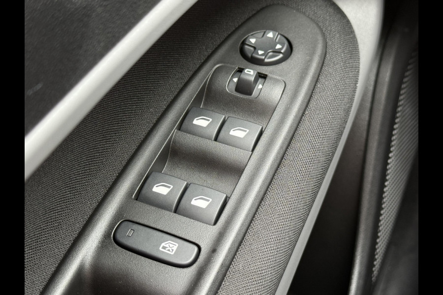 Jeep Avenger BWJ 12-2023 | 157PK Longitude 54 kWh AUTOMAAT | | NAVI | CLIMA | CRUISE | CARPLAY | KEYLESS | PDC | LMV | PRIVACY GLASS |