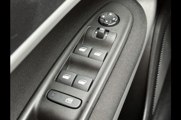 Jeep Avenger BWJ 12-2023 | 157PK Longitude 54 kWh AUTOMAAT | | NAVI | CLIMA | CRUISE | CARPLAY | KEYLESS | PDC | LMV | PRIVACY GLASS |