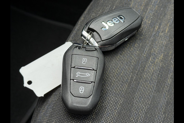 Jeep Avenger BWJ 12-2023 | 157PK Longitude 54 kWh AUTOMAAT | | NAVI | CLIMA | CRUISE | CARPLAY | KEYLESS | PDC | LMV | PRIVACY GLASS |