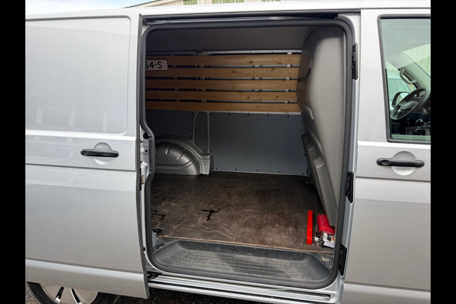 Volkswagen Transporter 2.0 TDI L1H1 / Trekhaak / 3 zits / Cruise / Airco