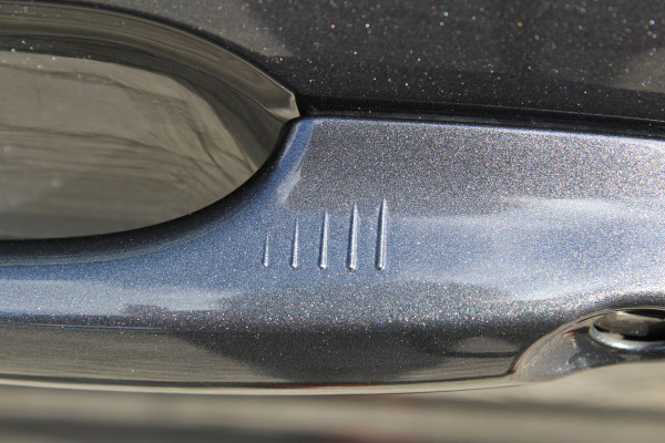 Ford Kuga 2.5-225pk Plug-in Hybrid ST-Line X. Hybride rijden voor een reële prijs ! Autm. airco dual, side- en lane assist, adaptieve cruise cntrl, camera v+a, stoel- en voorraamverw., elektr. achterklep, metallic lak, navigatie, telefoonvoorb.