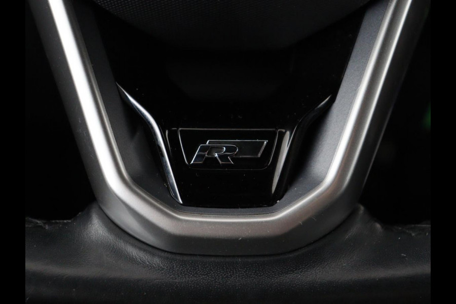 Volkswagen T-Cross 1.0 TSI Style Business R | Stoelverwarming | Camera | Adaptive cruise | Virtual Cockpit | Climate control | Full LED | Navigatie | DAB | Parkeerhulp