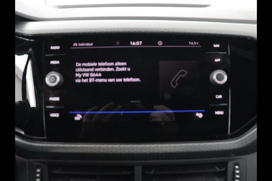 Volkswagen T-Cross 1.0 TSI Style Business R | Stoelverwarming | Camera | Adaptive cruise | Virtual Cockpit | Climate control | Full LED | Navigatie | DAB | Parkeerhulp