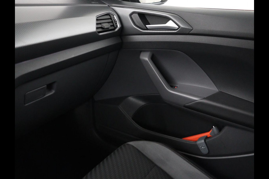Volkswagen T-Cross 1.0 TSI Style Business R | Stoelverwarming | Camera | Adaptive cruise | Virtual Cockpit | Climate control | Full LED | Navigatie | DAB | Parkeerhulp