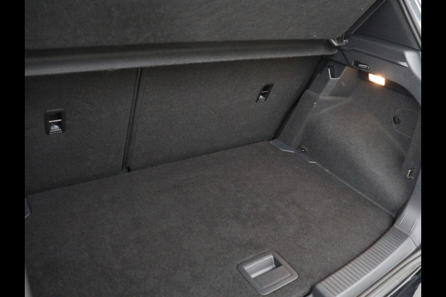 Volkswagen T-Cross 1.0 TSI Style Business R | Stoelverwarming | Camera | Adaptive cruise | Virtual Cockpit | Climate control | Full LED | Navigatie | DAB | Parkeerhulp