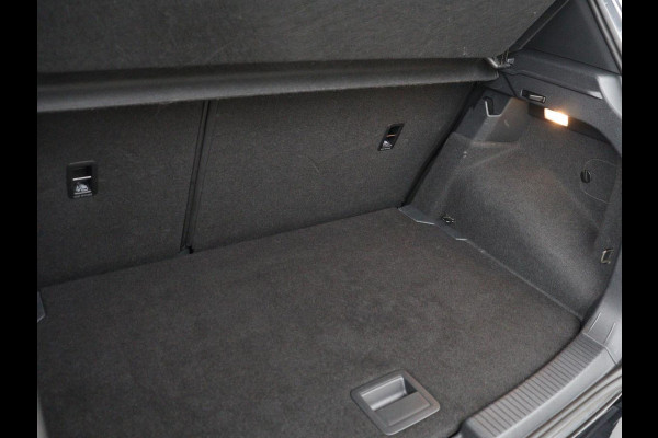 Volkswagen T-Cross 1.0 TSI Style Business R | Stoelverwarming | Camera | Adaptive cruise | Virtual Cockpit | Climate control | Full LED | Navigatie | DAB | Parkeerhulp