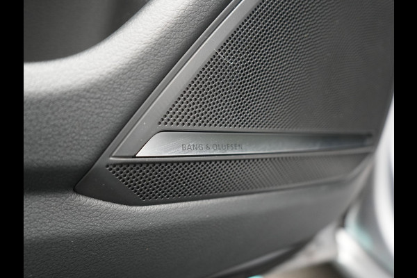 Audi A6 Avant 55 TFSI e quattro S Competition PHEV 367pk Dealer O.H. | 2x S-Line | Trekhaak Af Fabriek | Panodak | 360 Camera | Bang & Olufsen | Adaptive Cruise | Sportstoelen Memory & Verwarmd | Apple Carplay | Keyless | Stuur Verwarmd | Virtual | Navigatie | Plug In Hybrid
