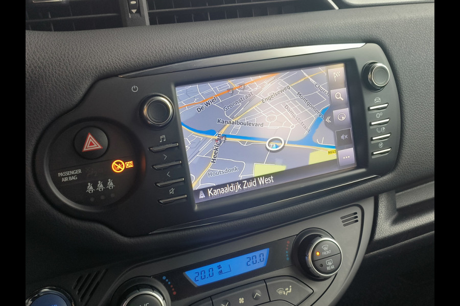 Toyota Yaris 1.5 Hybrid Energy Plus Automaat uit 20218 Rijklaar + 12 maanden Bovag-garantie Henk Jongen Auto's in Helmond,  al 50 jaar service zoals 't hoort!