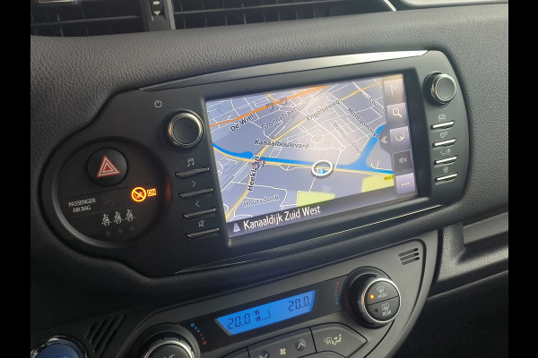 Toyota Yaris 1.5 Hybrid Energy Plus Automaat uit 20218 Rijklaar + 12 maanden Bovag-garantie Henk Jongen Auto's in Helmond,  al 50 jaar service zoals 't hoort!