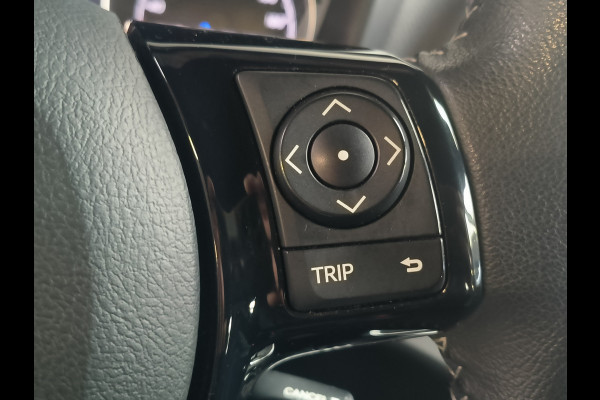 Toyota Yaris 1.5 Hybrid Energy Plus Automaat uit 20218 Rijklaar + 12 maanden Bovag-garantie Henk Jongen Auto's in Helmond,  al 50 jaar service zoals 't hoort!