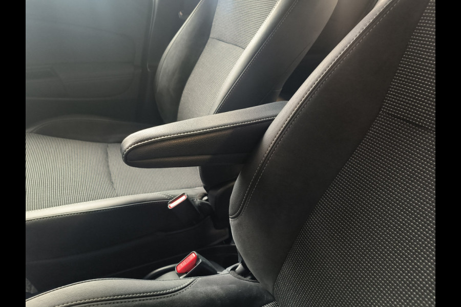 Toyota Yaris 1.5 Hybrid Energy Plus Automaat uit 20218 Rijklaar + 12 maanden Bovag-garantie Henk Jongen Auto's in Helmond,  al 50 jaar service zoals 't hoort!