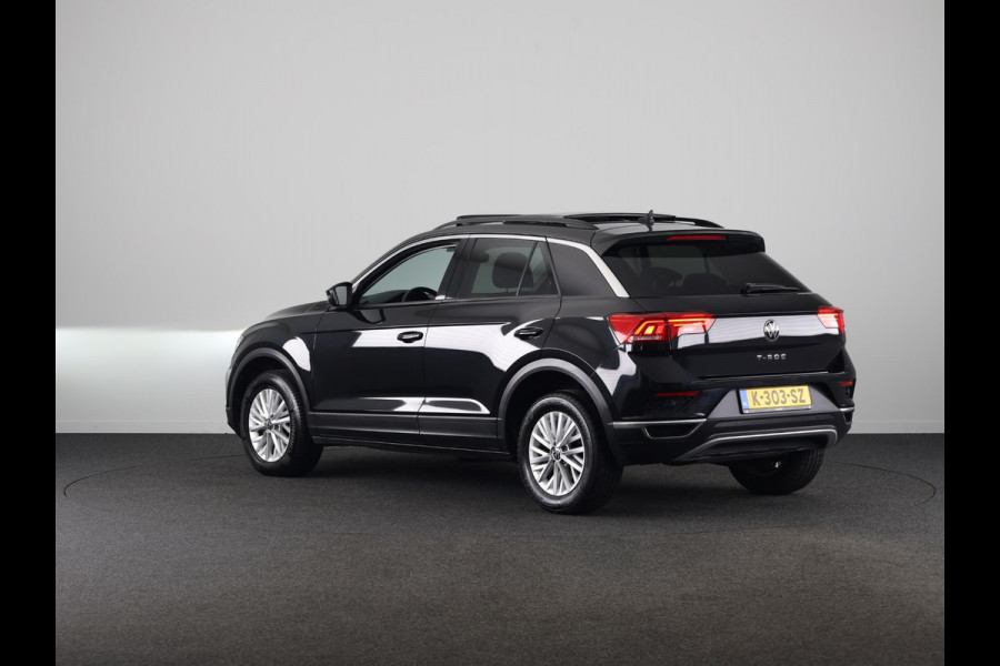 Volkswagen T-Roc 1.0 TSI Style | Panoramadak | Parkeersensoren | navigatie | Apple carplay en android auto |