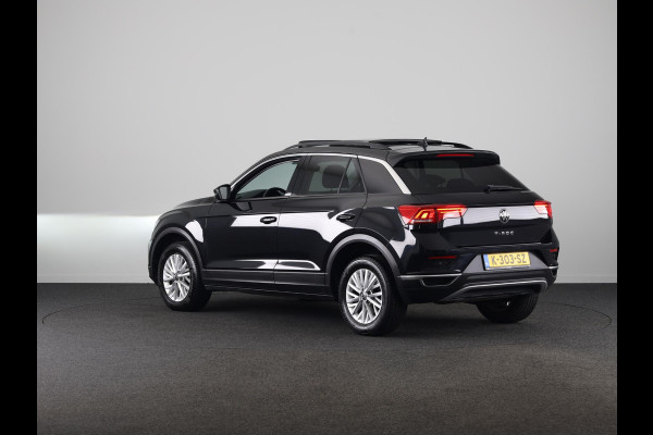 Volkswagen T-Roc 1.0 TSI Style | Panoramadak | Parkeersensoren | navigatie | Apple carplay en android auto |