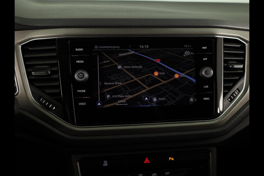 Volkswagen T-Roc 1.0 TSI Style | Panoramadak | Parkeersensoren | navigatie | Apple carplay en android auto |