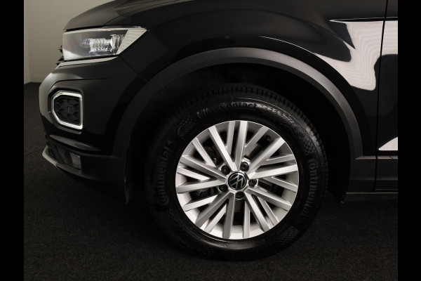 Volkswagen T-Roc 1.0 TSI Style | Panoramadak | Parkeersensoren | navigatie | Apple carplay en android auto |
