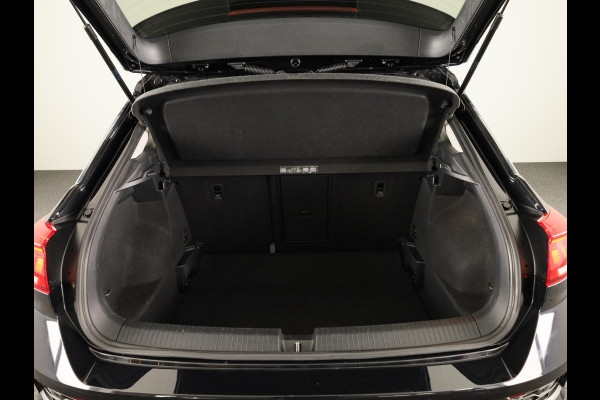 Volkswagen T-Roc 1.0 TSI Style | Panoramadak | Parkeersensoren | navigatie | Apple carplay en android auto |
