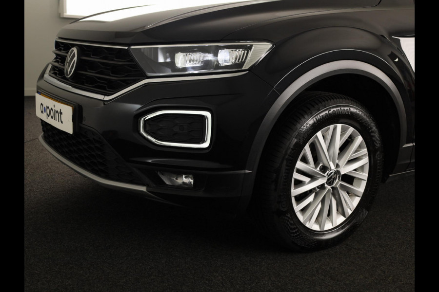 Volkswagen T-Roc 1.0 TSI Style | Panoramadak | Parkeersensoren | navigatie | Apple carplay en android auto |