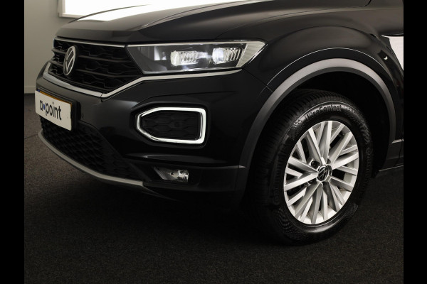 Volkswagen T-Roc 1.0 TSI Style | Panoramadak | Parkeersensoren | navigatie | Apple carplay en android auto |