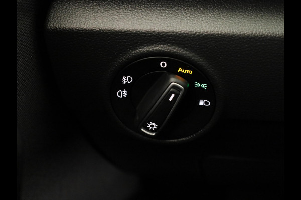 Volkswagen T-Roc 1.0 TSI Style | Panoramadak | Parkeersensoren | navigatie | Apple carplay en android auto |