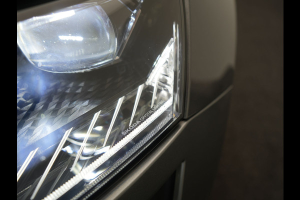 Škoda Karoq 1.5 TSI ACT Sportline Business FACELIFT MODEL DSG 150pk | Adaptive Cruise | Camera | Matrix LED | RS Sportstoelen Verwarmd | 18"L.M | Adaptive Onderstel | Keyless | Sfeerverlichting | Apple Carplay | Virtual | Navigatie | DAB |