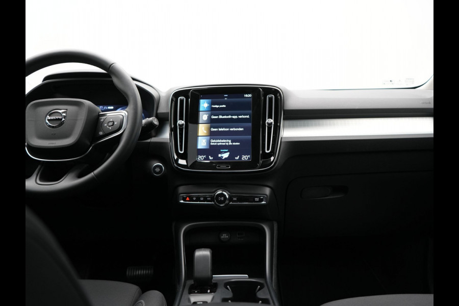 Volvo XC40 T4 Recharge Inscription PHEV 211pk Dealer O.H | Trekhaak Af Fabriek | Panodak | Harman / Kardon | Camera | Sportstoelen Memory & Verwarmd | Cruise Control | Keyless | Apple Carplay | Verwarmd Stuur | Navigatie | Virtual | DAB | 18"L.M | Plug In Hybrid |