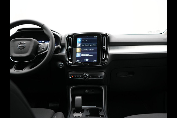 Volvo XC40 T4 Recharge Inscription PHEV 211pk Dealer O.H | Trekhaak Af Fabriek | Panodak | Harman / Kardon | Camera | Sportstoelen Memory & Verwarmd | Cruise Control | Keyless | Apple Carplay | Verwarmd Stuur | Navigatie | Virtual | DAB | 18"L.M | Plug In Hybrid |