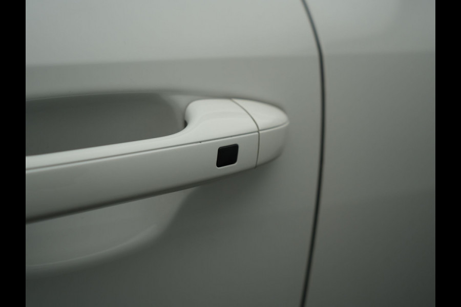 Kia Niro 1.6 GDi DynamicLine PHEV 182pk Dealer O.H SOH 96,2% | Adaptive Cruise | Camera | Sportstoelen & Stuur Verwarmd | Keyless | Pilot Assist | Blis | Navigatie | Virtual | DAB | Plug In Hybrid |