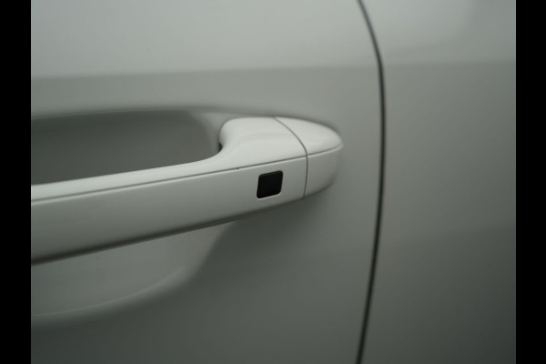 Kia Niro 1.6 GDi DynamicLine PHEV 182pk Dealer O.H SOH 96,2% | Adaptive Cruise | Camera | Sportstoelen & Stuur Verwarmd | Keyless | Pilot Assist | Blis | Navigatie | Virtual | DAB | Plug In Hybrid |