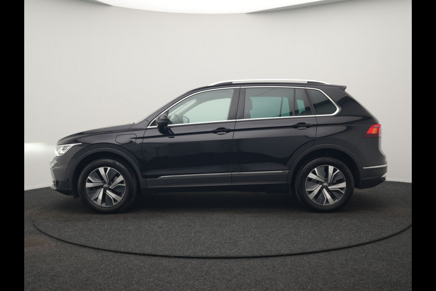 Volkswagen Tiguan 1.4 TSI eHybrid Elegance PHEV 245pk Dealer O.H | Panodak | Adaptive Cruise | 360 Camera | IQ Light | Alcantara Comforstoelen Massage & Verwarmd | Keyless | Apple Carplay | IQ Drive | Navigatie | Virtual | DAB | 18"L.M | Plug In Hybrid