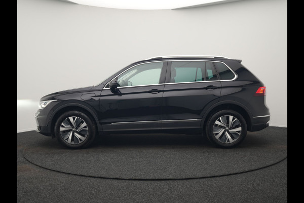 Volkswagen Tiguan 1.4 TSI eHybrid Elegance PHEV 245pk Dealer O.H | Panodak | Adaptive Cruise | 360 Camera | IQ Light | Alcantara Comforstoelen Massage & Verwarmd | Keyless | Apple Carplay | IQ Drive | Navigatie | Virtual | DAB | 18"L.M | Plug In Hybrid