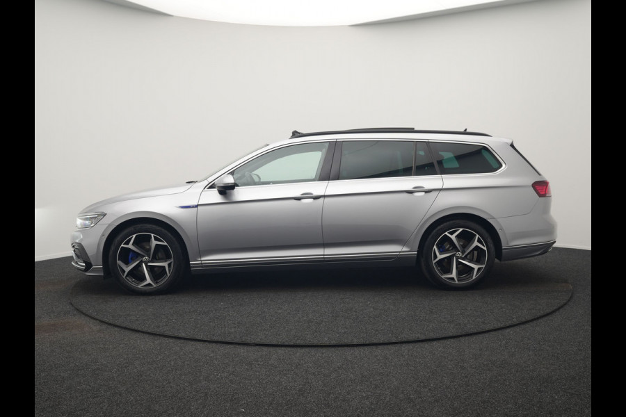 Volkswagen Passat Variant 1.4 TSI GTE Business PHEV 218pk Dealer O.H | Panodak | Adaptive Cruise | 360 Camera | IQ Light | Lederen Sportstoelen Massage & Verwarmd | Blis | Keyless | Apple Carplay | Navigatie | Virtual | DAB | 18"L.M | IQ Drive | Plug In Hybrid |