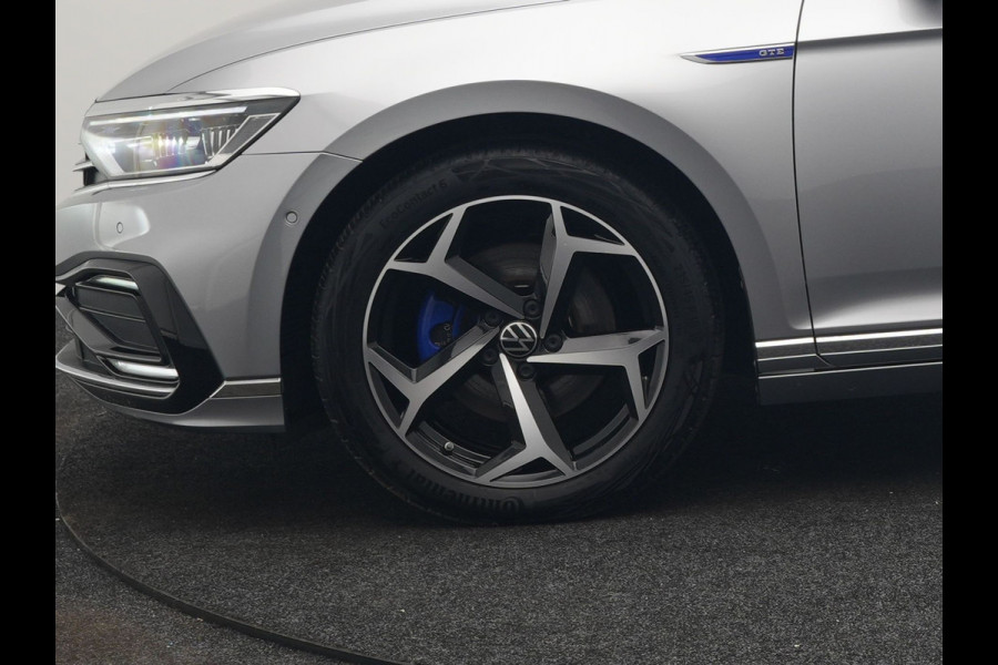 Volkswagen Passat Variant 1.4 TSI GTE Business PHEV 218pk Dealer O.H | Panodak | Adaptive Cruise | 360 Camera | IQ Light | Lederen Sportstoelen Massage & Verwarmd | Blis | Keyless | Apple Carplay | Navigatie | Virtual | DAB | 18"L.M | IQ Drive | Plug In Hybrid |