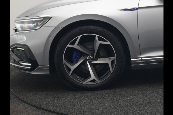 Volkswagen Passat Variant 1.4 TSI GTE Business PHEV 218pk Dealer O.H | Panodak | Adaptive Cruise | 360 Camera | IQ Light | Lederen Sportstoelen Massage & Verwarmd | Blis | Keyless | Apple Carplay | Navigatie | Virtual | DAB | 18"L.M | IQ Drive | Plug In Hybrid |