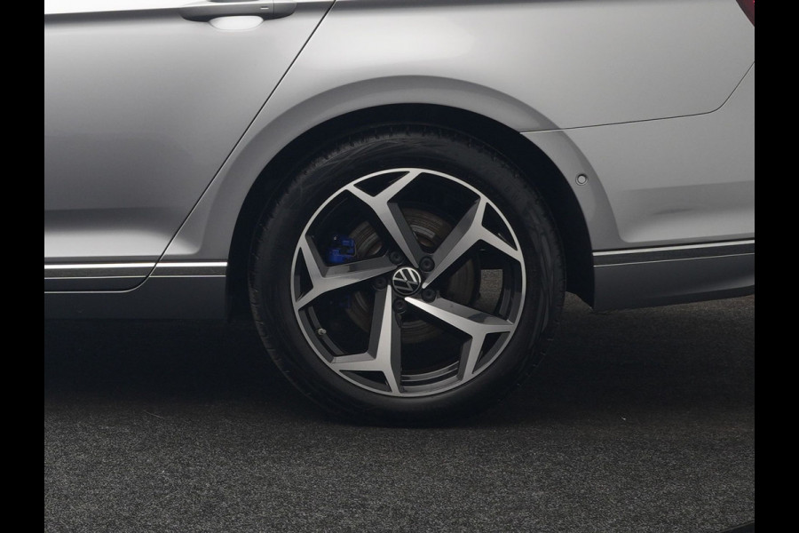Volkswagen Passat Variant 1.4 TSI GTE Business PHEV 218pk Dealer O.H | Panodak | Adaptive Cruise | 360 Camera | IQ Light | Lederen Sportstoelen Massage & Verwarmd | Blis | Keyless | Apple Carplay | Navigatie | Virtual | DAB | 18"L.M | IQ Drive | Plug In Hybrid |